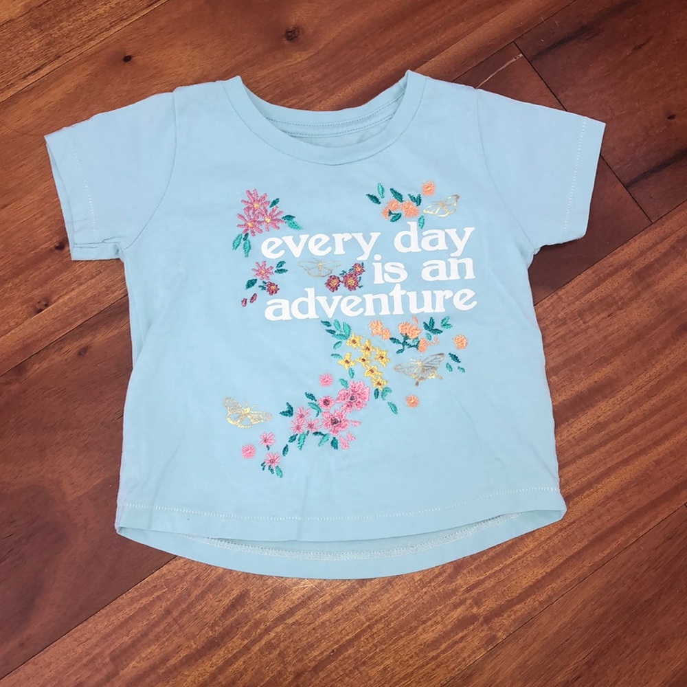 Peek Everyday is an Adventure Stitched T’Shirt ✨